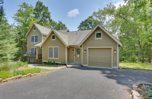 Tannersville House | Less Than 1 Mi to Camelback Resort Home with Pool Table!