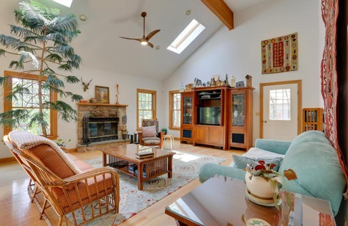 Tannersville House | Less Than 1 Mi to Camelback Resort Home with Pool Table!