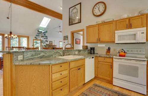 Tannersville House | Less Than 1 Mi to Camelback Resort Home with Pool Table!
