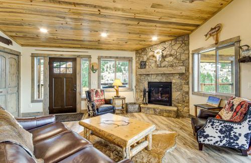 Pray House | Less Than 1 Mi to Chico Hot Springs Mtn-View Hideaway!
