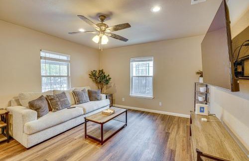 Arena District House | Less Than 1 Mi to Frost Bank Center Home with Deck and Grill!