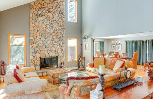 Hunter House | Less Than 1 Mi to Hunter Mtn Spacious Home with Hot Tub!