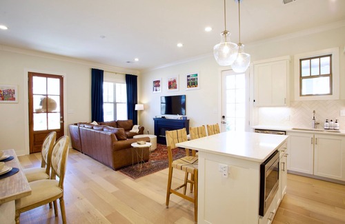 Oxford Cottage | Less than 1 Mile to the Square! Outdoor Fireplace & Grill + 2 King Suites!