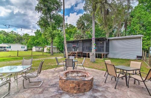 Homosassa House | Less Than 2 Mi to River Home with Fire Pit in Homosassa