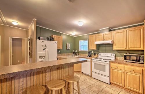 Homosassa House | Less Than 2 Mi to River Home with Fire Pit in Homosassa