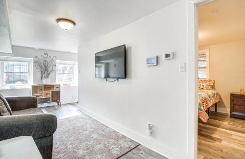 Woodlawn Apartment | Less Than 2 Mi to UChicago Pet-Friendly Getaway with Yard