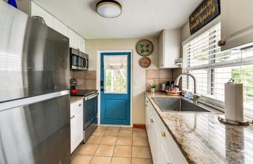 Southgate House | Less Than 3 Mi to Dtwn Pet-Friendly Sarasota Stay with Yard