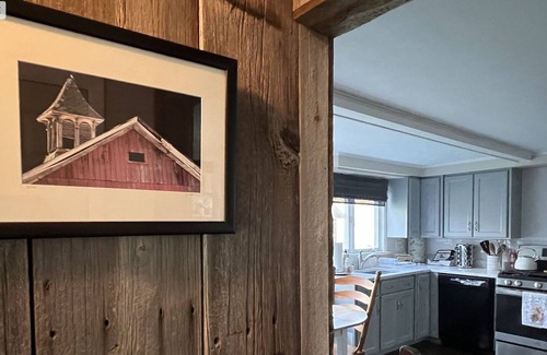 Cornwall Cottage | **Less than 5 minute walk to Mohawk Ski Area.**