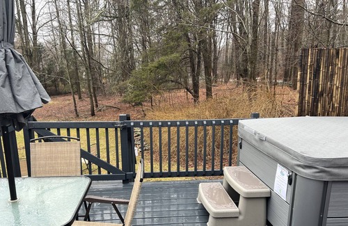 Cornwall Cottage | **Less than 5 minute walk to Mohawk Ski Area.**