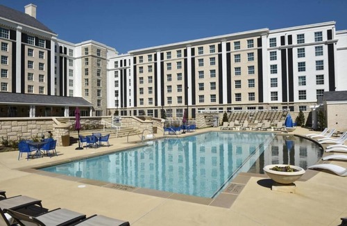 Whitehaven Apartment | Less than a 5-minute walk from Elvis Presley's Graceland Mansion .