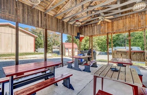 Quitman House | Less than a mile from Lake Fork-UPDATED-Crappie Cabin - Rm 5
