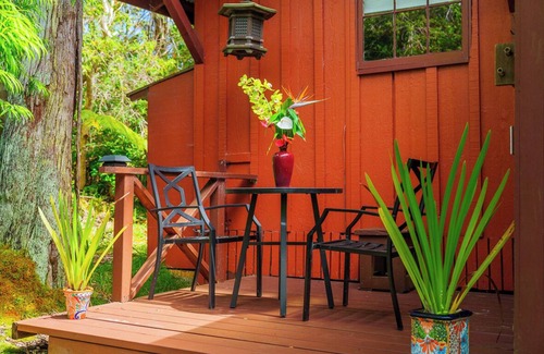 Volcano Cottage | Less than a mile from Hawaii Volcanoes National Park