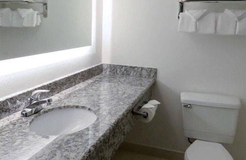Silver Lake House | Let your trip take flight in Everett, WA !