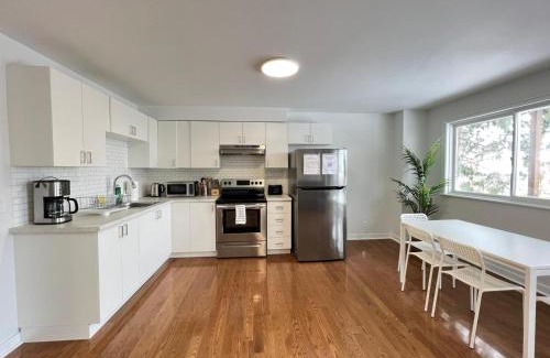 Barrie House | Letitia Heights !A Spacious and Quiet Private Bedroom with Shared Bathroom