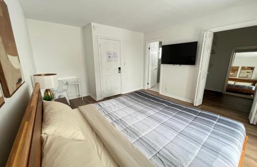 Barrie House | Letitia Heights !E Spacious and Quiet Private Bedroom with Private Bathroom