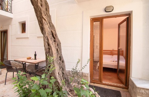 Sveti Stefan Bed & Breakfast | Levantin Inn 1-2 Room N5