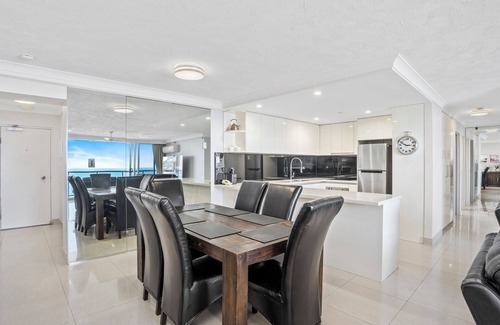 Surfers Paradise Apartment | Level 26 Ocean View, Deluxe 2Bed 2Bath, FREE WIFI