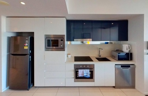 Surfers Paradise Apartment | Level 27 Oceanview Apt | In Hilton-Signed Building + Carpark