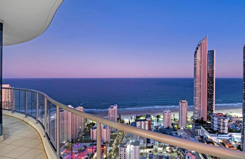 Surfers Paradise Apartment | Level 45 Luxury Sub-Penthouse in Towers of Chevron - Hosted by Coastal Letting Co.