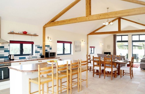 Stodmarsh Cottage | Leveret Lodge is the ideal place to tour this pretty part of Kent’s Garden of England.