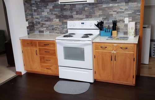 Lewellen House | Lewellen Escape- Two full baths and Pet Friendly!