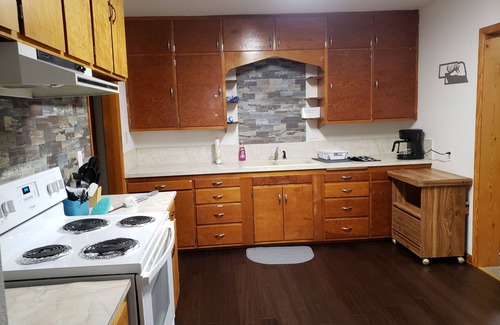 Lewellen House | Lewellen Escape- Two full baths and Pet Friendly!