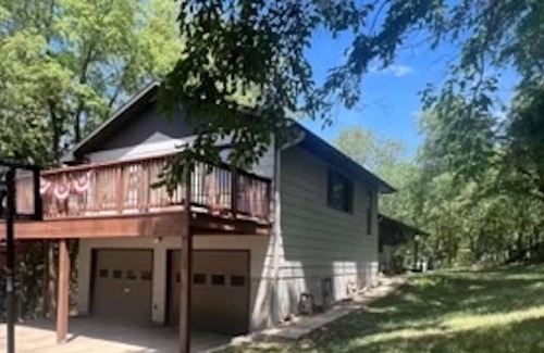 Yankton House | Lewis & Clark Lake Vacation Rental - 2 Minutes to the Lake & Park