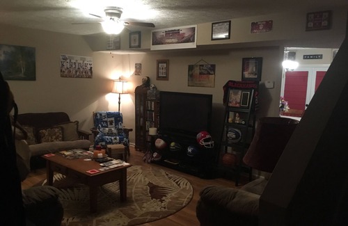 Lexington House | Lexington’s Premier Cul De Sac Townhome 2BR, 2.5BA, 1100 sqft