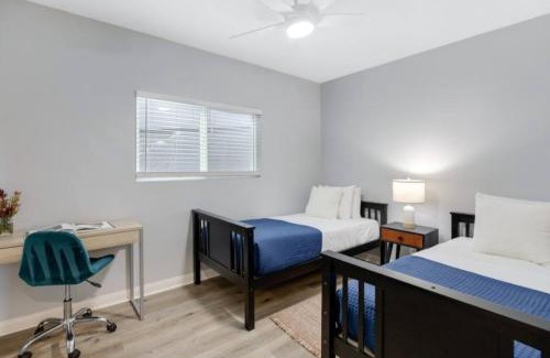 Grant Hill Apartment | Leyla Pool Spa Min to Downtown Freeways Beaches