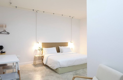 Talat Yai Hotel | LFOUR