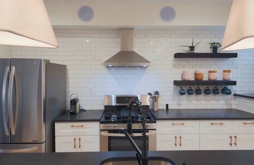 Southwest Center City Apartment | Lg 2 BDR | Deck | Hosted By Stay Rafa