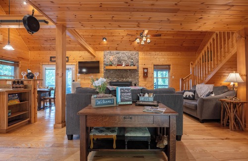 Waynesville Cabin | Libby’s Cabin in Clouds 4,000 ft peaceful