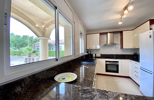 Les Tres Cales Villa | Libelula moderna well equipped ideal for families