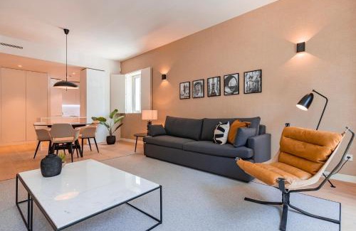 Sao Jose Apartment | Liberdade Elegance W/Rooftop Pool by LovelyStay