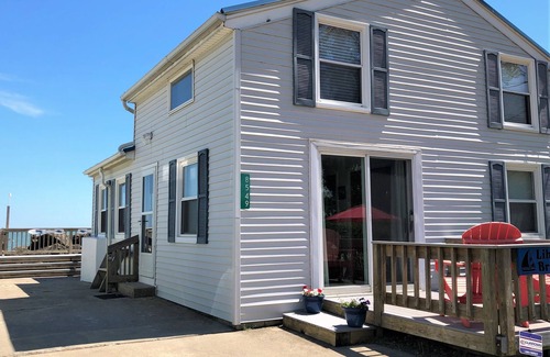 Oak Harbor Cottage | Liberty Breeze-Charming Cottage on Lake Erie Near Port Clinton, Lakefront