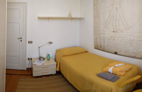 Foligno Apartment | "Liberty House" - Single - room "Giallo Oro"