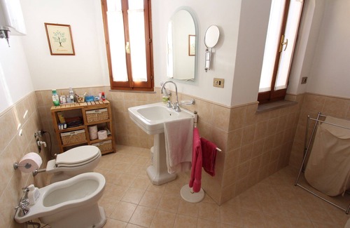 Foligno Apartment | "Liberty House" - Triple - Room "Sunset Red"