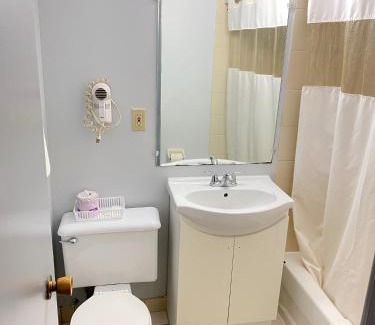 Bowmanville Hotel | Liberty Inn