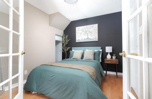 King West Village Apartment | Liberty Village Home 5 mins to Lakeshore!