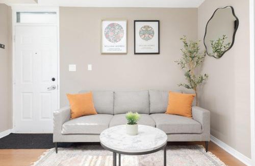 King West Village Apartment | Liberty Village Home 5 mins to Lakeshore!