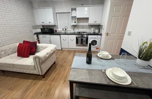 Lichfield Apartment | Lichfield City Cathedral Walk 3 Bedroom Coachhouse