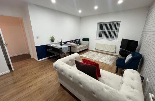 Lichfield Apartment | Lichfield City Cathedral Walk 3 Bedroom Coachhouse