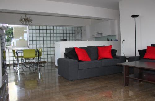 Muralto Apartment | Lichtdurchflutete Ferienwohnung mit Panorama-Sicht und Schwimmbad/Sauna