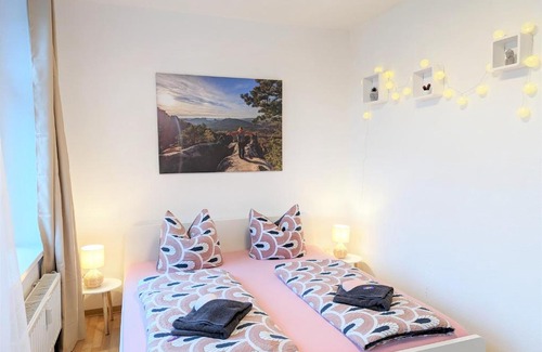 Sebnitz Apartment | Lichtdurchflutete helle Wohnung mit Garten Sauna & Pool - HW3