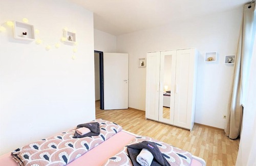 Sebnitz Apartment | Lichtdurchflutete helle Wohnung mit Garten Sauna & Pool - HW3