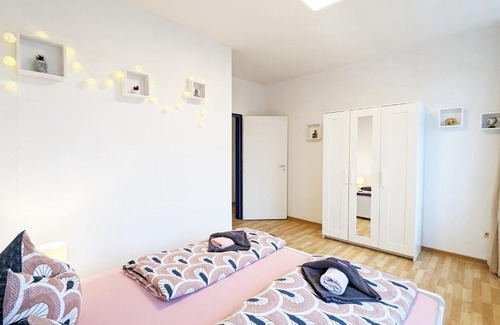 Sebnitz Apartment | Lichtdurchflutete helle Wohnung mit Garten Sauna & Pool - HW3