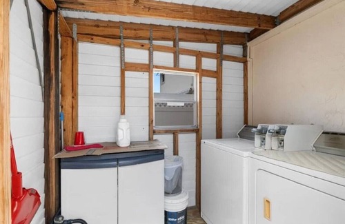 Sarasota Apartment | Lido Key 2BR/2BA Walk to Beach + Free Parking
