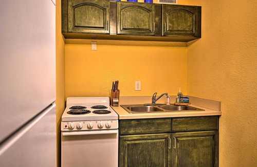 Sarasota Apartment | Lido Key Hideout w/Patio & Yard + Walk to Beach!