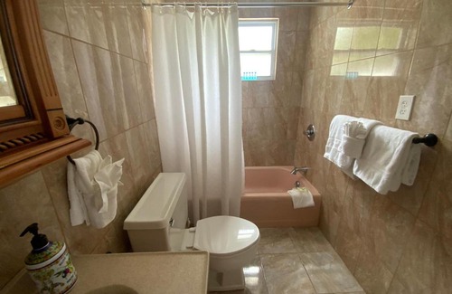 Sarasota Apartment | Lido Sunshine L, Steps to Lido Beach