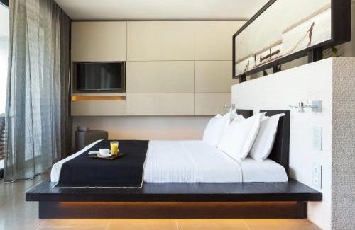 Ekali Hotel | Life Gallery Athens